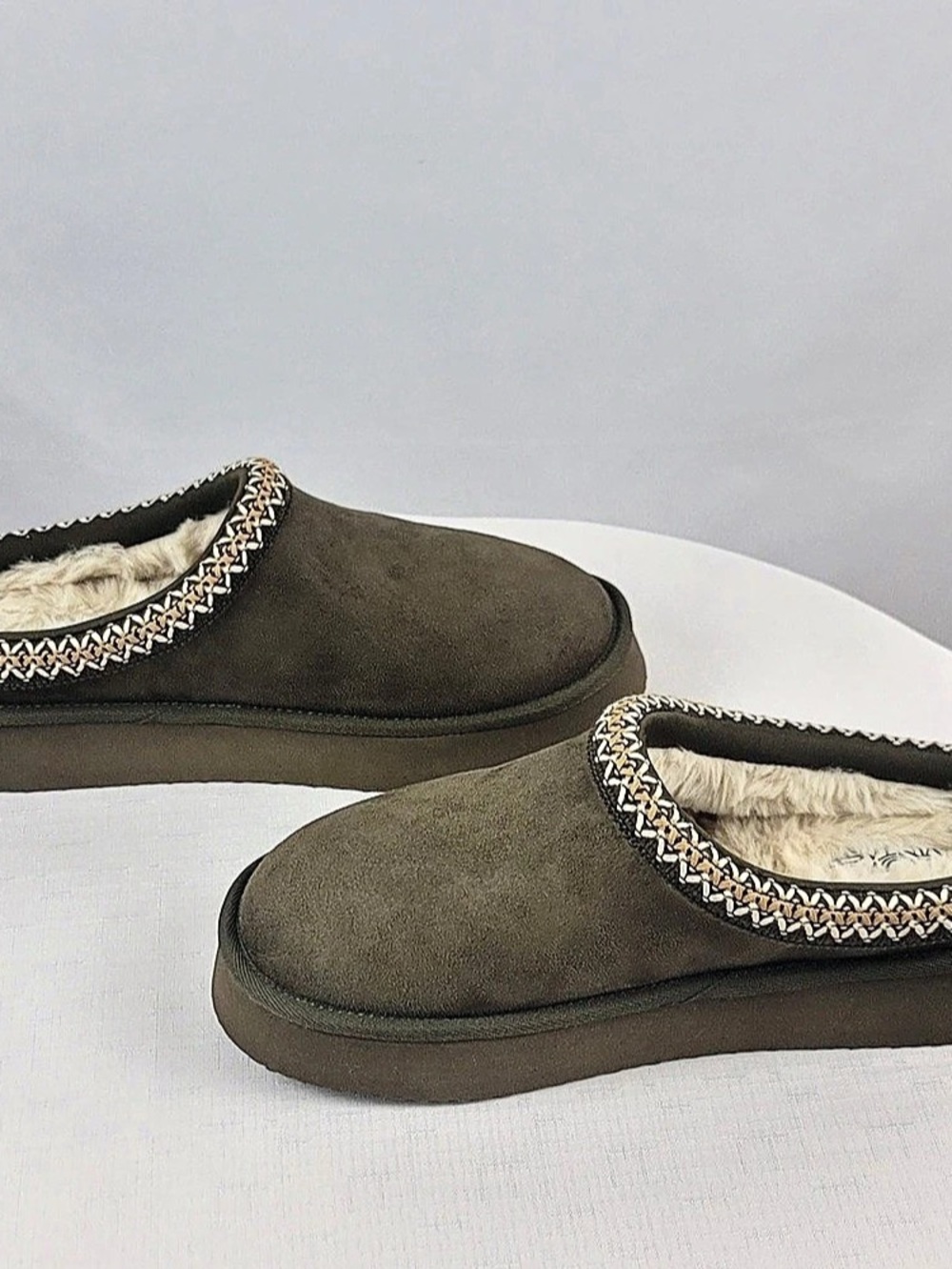 NEW! Size 10 Footwear Woolness Faux Fur Lined Green Slippers